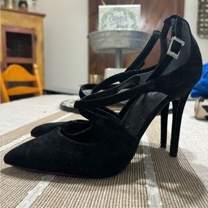 Charles David Criss Cross Pointed Toe Heel